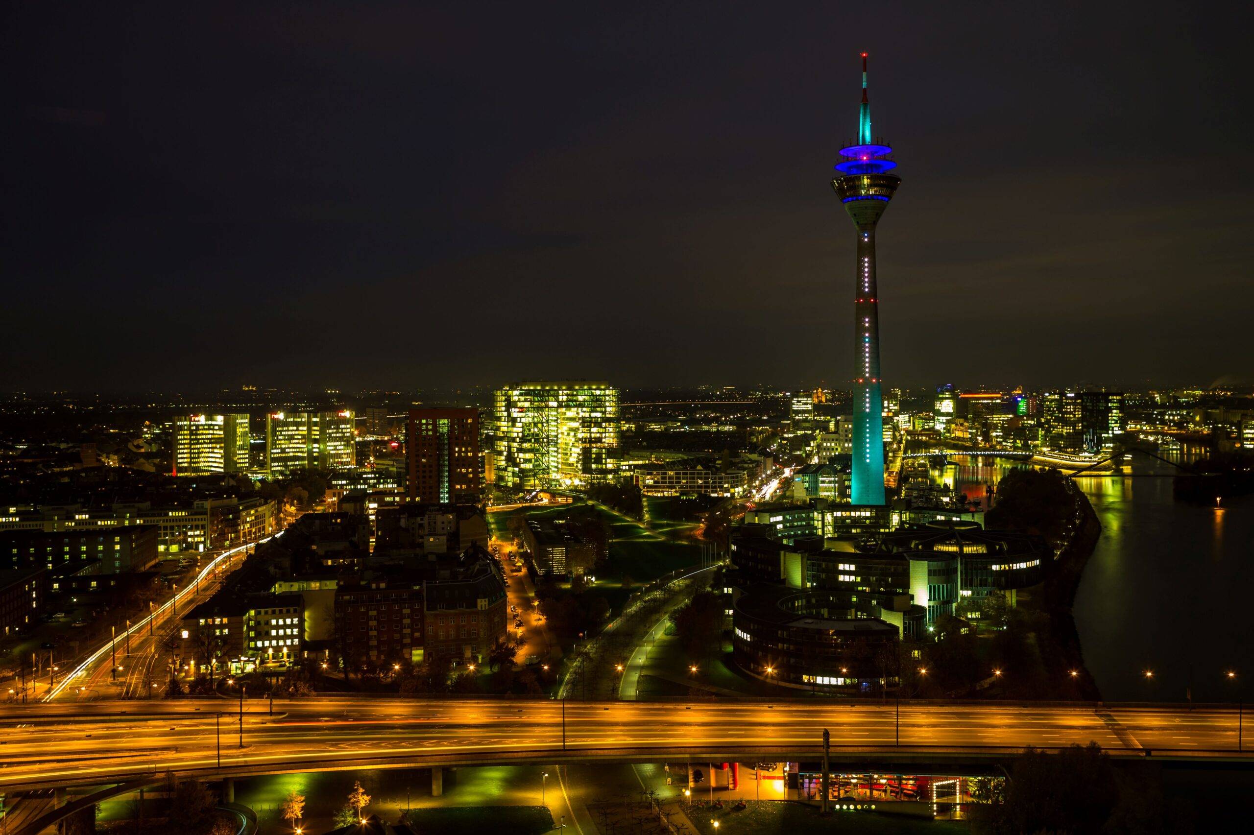 Escort Duesseldorf_Stadtpanorama_Nacht.